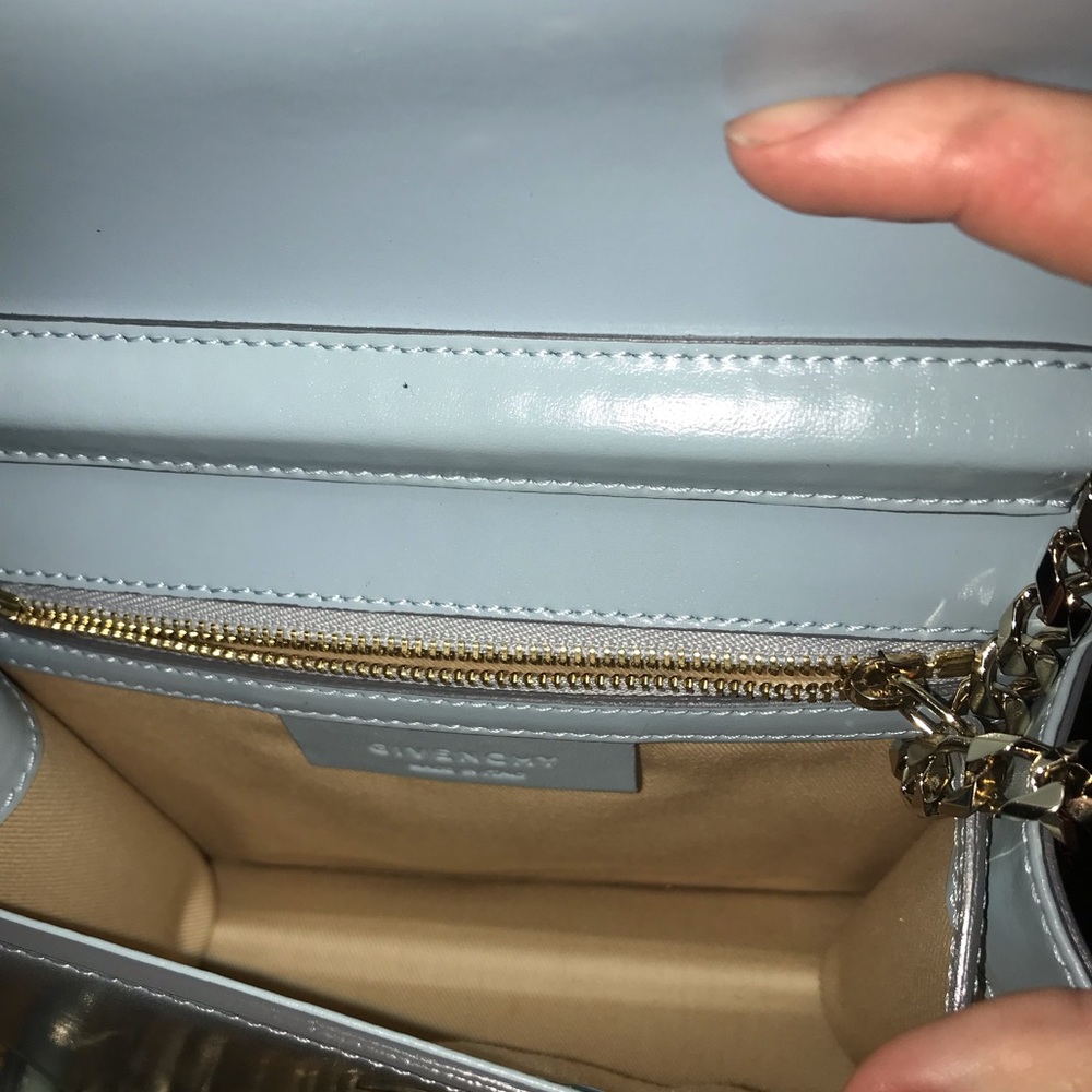 Givenchy baby blue crossbody bag with chain strap - Picture 7 of 8